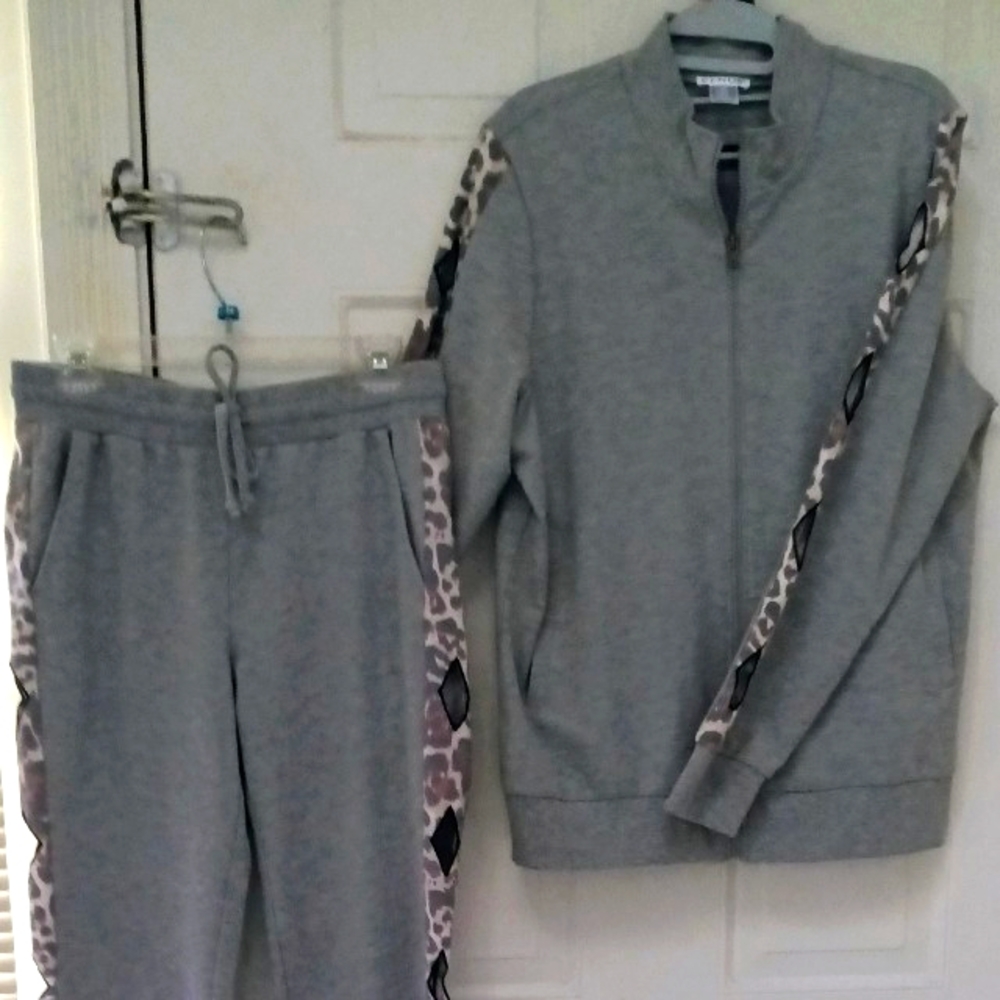 Venus sweat suit; beautiful animal print accents w/ cutouts sleeves & pant legs.